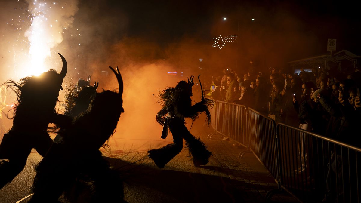 Los desfiles de Krampus se vuelven violentos: las festividades tradicionales provocan un debate sobre la seguridad y la violencia de género