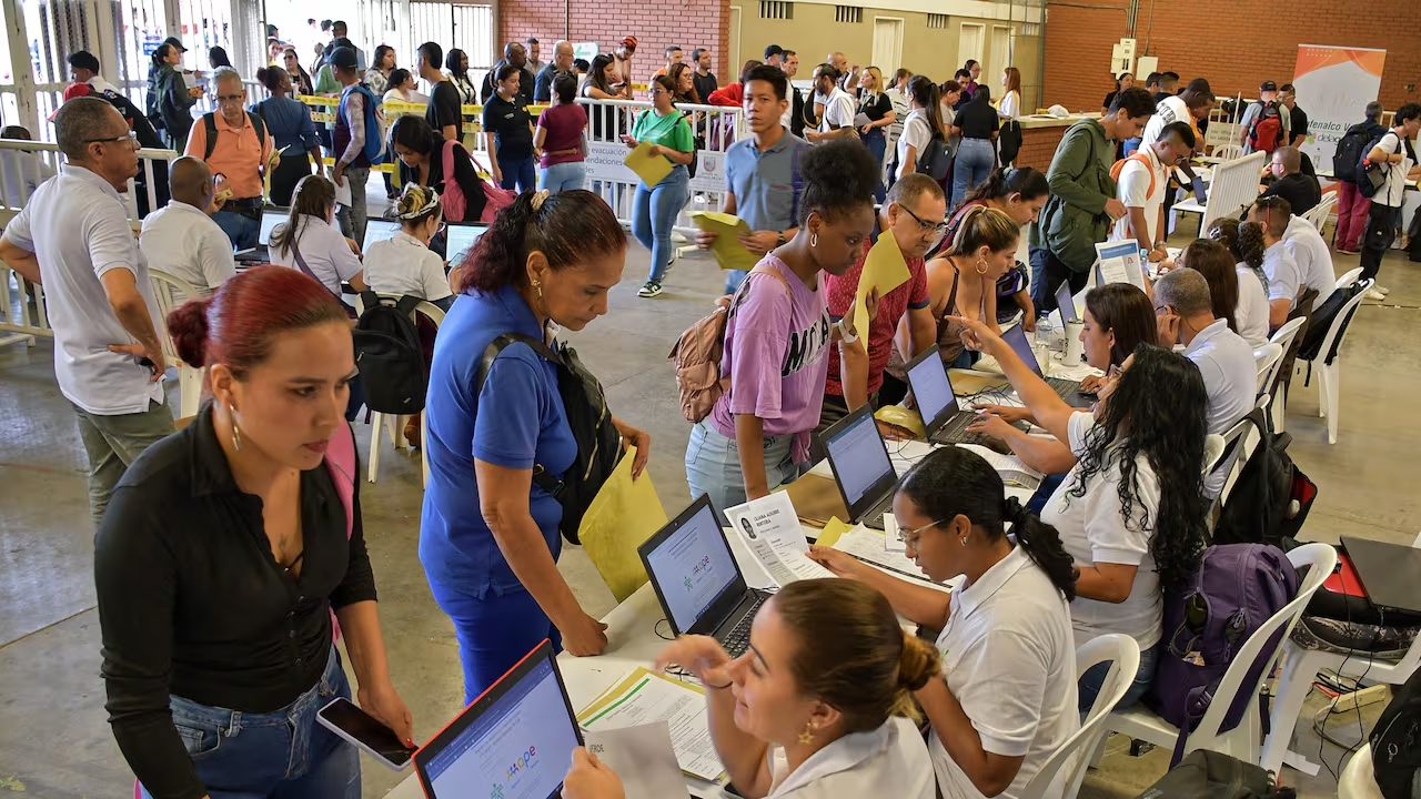 Por tercer mes consecutivo bajó el desempleo en Colombia, en noviembre llegó al 8,2%