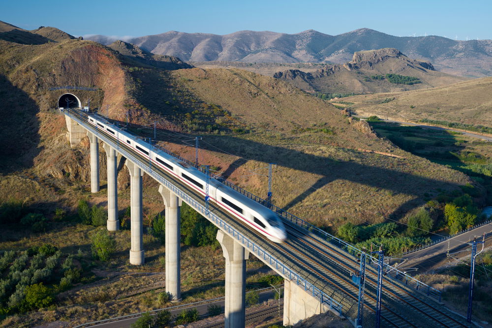 Los problemas ferroviarios en España: retrasos, averías y caos en las vías provocan la furia de los viajeros