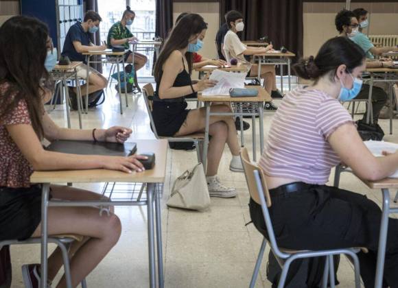 Casi medio millón de jóvenes desertan de bachillerato cada año