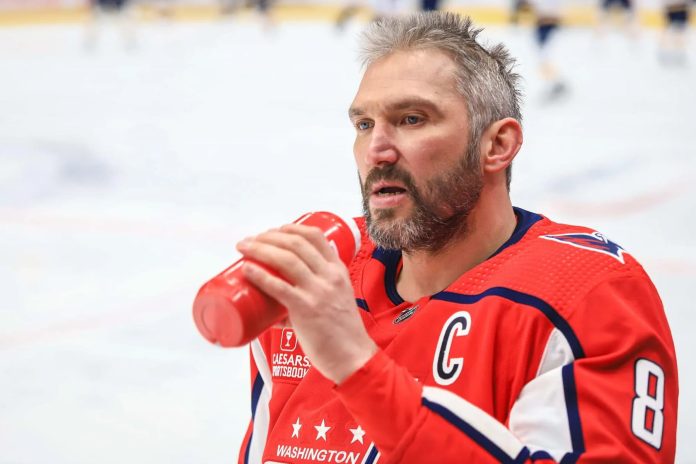 Alex Ovechkin fue visto patinando nuevamente por primera vez desde que se fracturó el peroné en noviembre