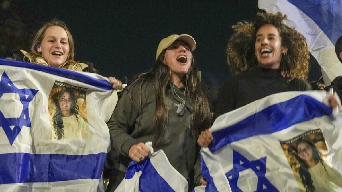 Familiares de rehenes israelíes liberados piden la liberación de todos los cautivos restantes