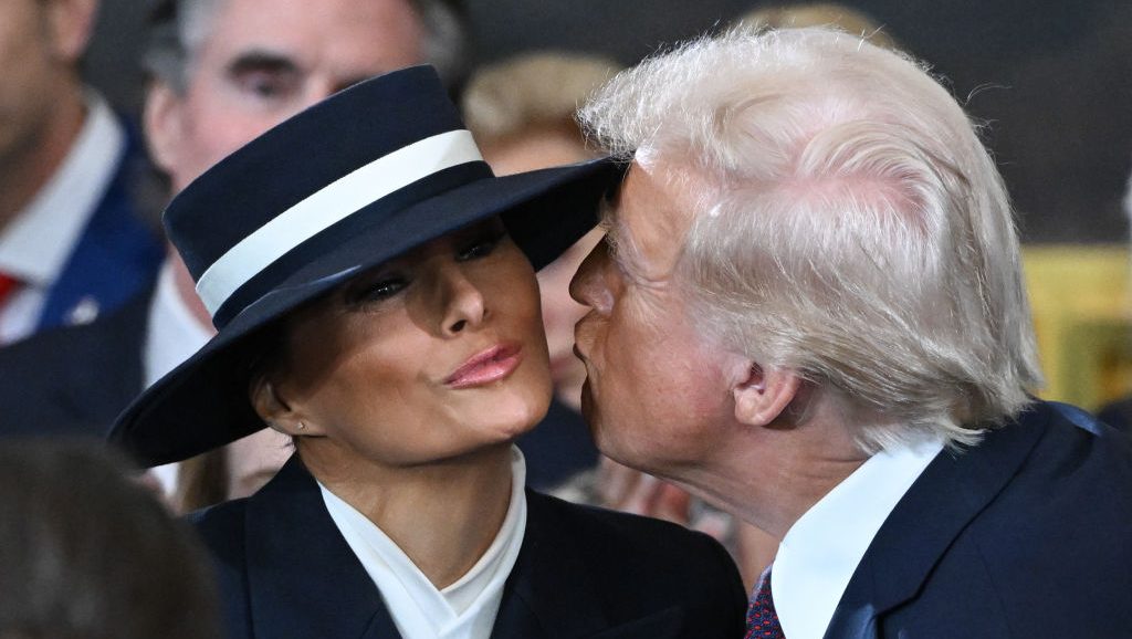 Fotos de PDA de Donald y Melania Trump a lo largo de los años