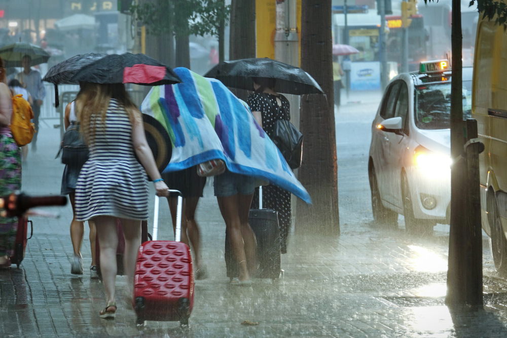 La tormenta Garoé vuelve a azotar España: tornados, lluvias torrenciales y temores de inundaciones mientras el país se prepara para más caos