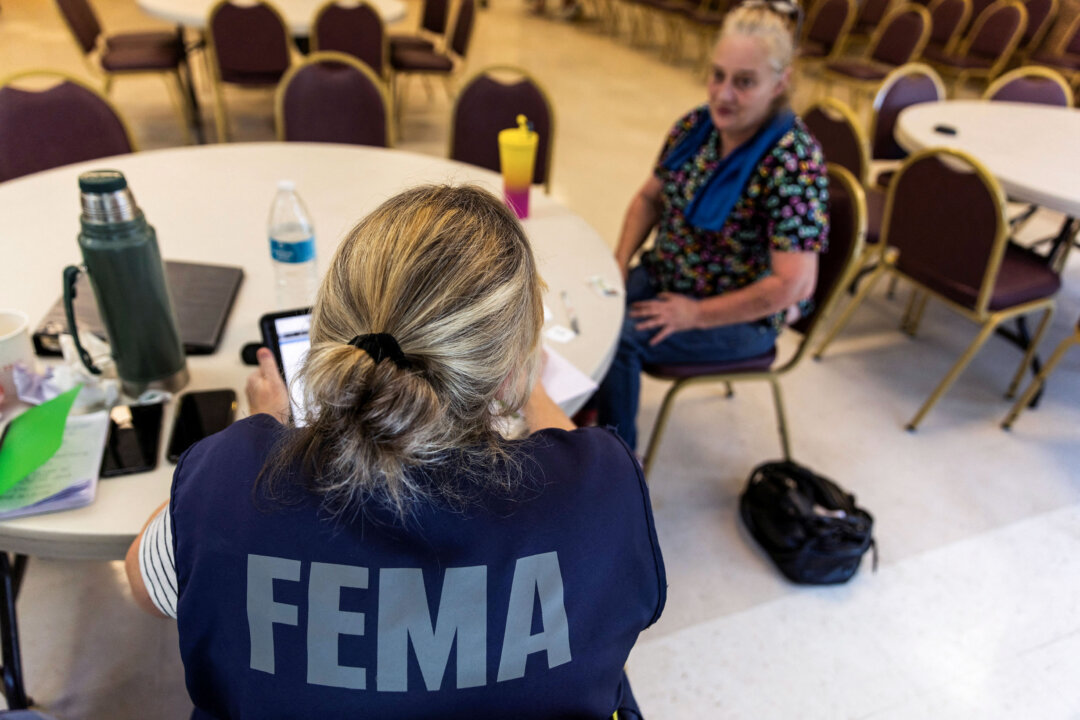 Trump ordena la creación del Consejo de Revisión para FEMA, citando preocupaciones de prejuicios políticos