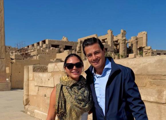 Viralizan foto de influencer con el expresidente de México, Enrique Peña Nieto, en Egipto